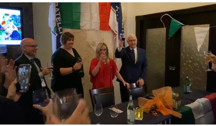 Giorgia Meloni incontra la comunità italiana in Florida complimentandosi per il loro amore verso l&#8217;Italia, la Patria comune